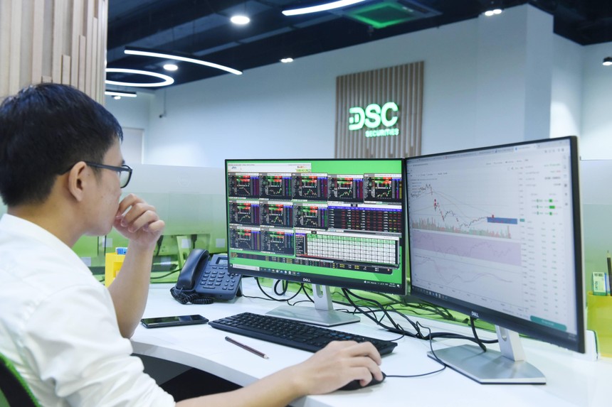 Chứng khoán phiên sáng 6/2: VN-Index chịu sức ép khi lực bán lan rộng