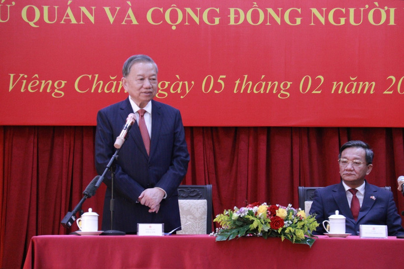 Tổng B&iacute; thư T&ocirc; L&acirc;m ph&aacute;t biểu tại buổi gặp gỡ c&aacute;n bộ Đại sứ qu&aacute;n v&agrave; cộng đồng người Việt Nam tại L&agrave;o. (Ảnh Duy To&agrave;n)