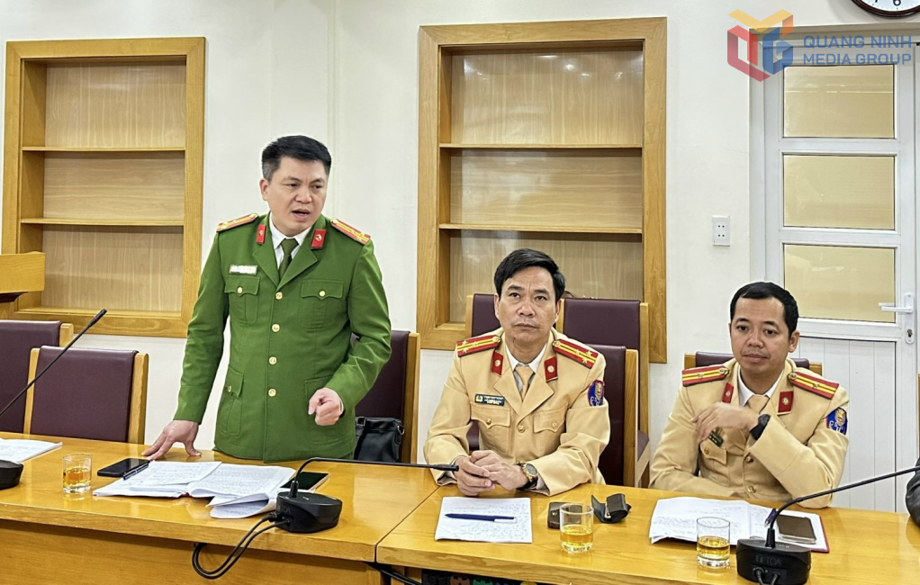 Đại diện Ph&ograve;ng Cảnh s&aacute;t điều tra tội phạm về tham nhũng, kinh tế, bu&ocirc;n lậu, m&ocirc;i trường (C&ocirc;ng an tỉnh) ph&aacute;t biểu &yacute; kiến tại hội nghị