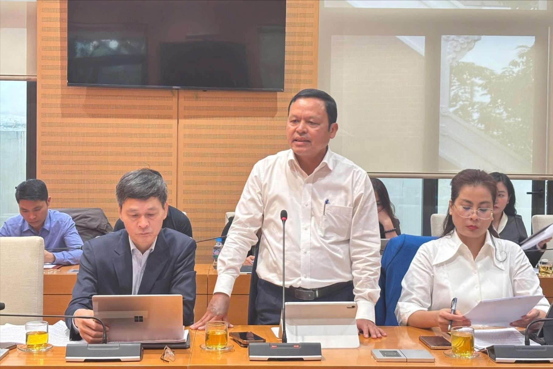 Đại diện Sở N&ocirc;ng nghiệp v&agrave; M&ocirc;i trường H&agrave; Nội b&aacute;o c&aacute;o tại buổi l&agrave;m việc. Ảnh: TA