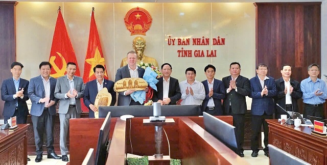 L&atilde;nh đạo UBND tỉnh tiếp Tập đo&agrave;n De Heus (H&agrave; Lan). Ảnh: Viết Hiền