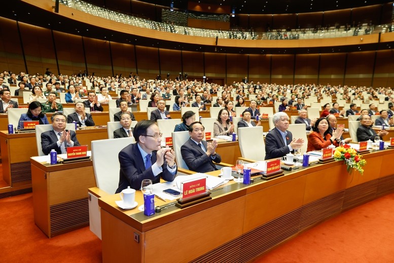C&aacute;c đại biểu dự Hội nghị tại điểm cầu ch&iacute;nh, ph&ograve;ng họp Di&ecirc;n Hồng, Nh&agrave; Quốc hội - Ảnh: VGP/Nhật Bắc