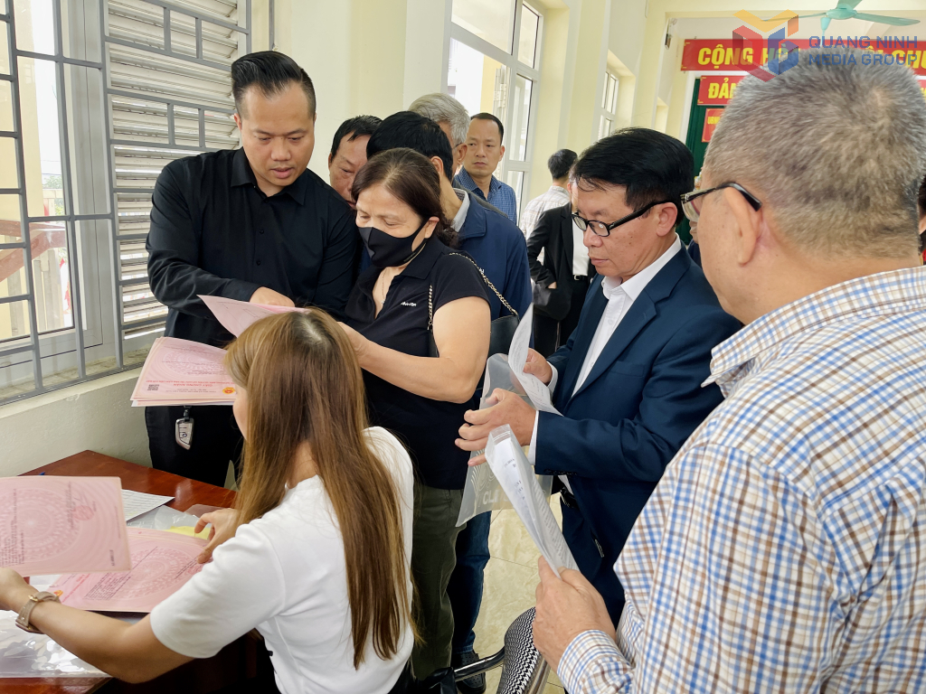 C&ocirc;ng ty 507 tổ chức r&agrave; so&aacute;t lại th&ocirc;ng tin của c&aacute;c hộ d&acirc;n thuộc dự &aacute;n