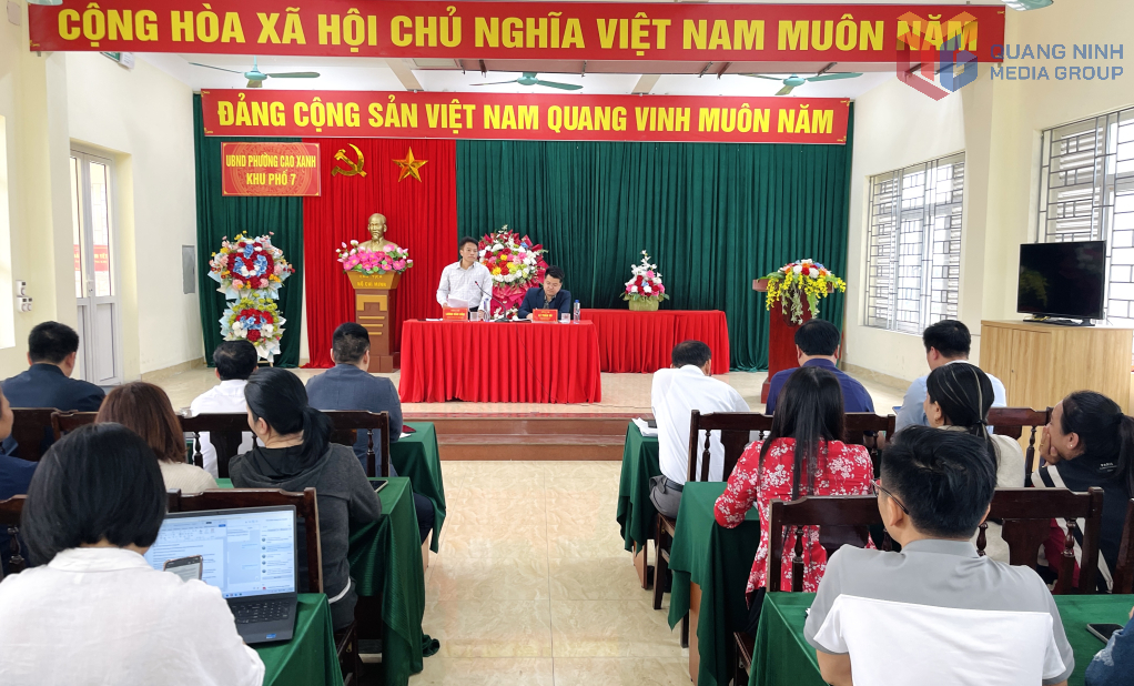 L&atilde;nh đạo phường Cao Xanh tổ chức đối thoại với c&aacute;c hộ d&acirc;n li&ecirc;n quan đến Dự &aacute;n khu d&acirc;n cư tiếp gi&aacute;p Khu đ&ocirc; thị mới Cao Xanh &ndash; H&agrave; Kh&aacute;nh A