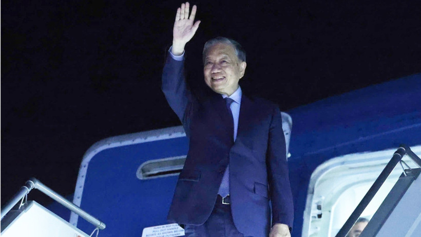 Tổng B&iacute; thư T&ocirc; L&acirc;m rời Phnom Penh về nước. (Ảnh: Thống Nhất/TTXVN)