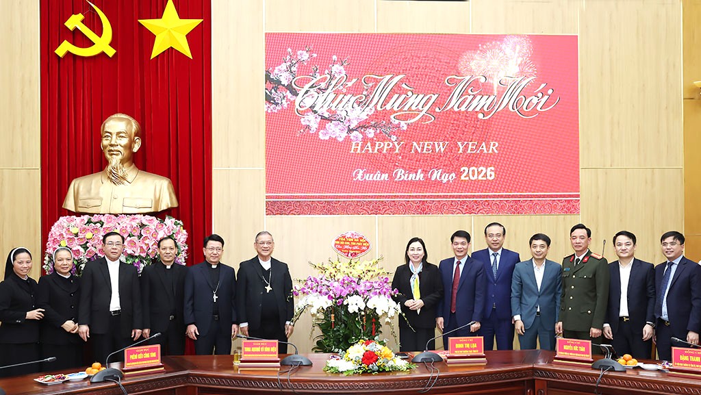 Ủy ban Đo&agrave;n kết C&ocirc;ng gi&aacute;o tỉnh Ninh B&igrave;nh thăm, ch&uacute;c Tết