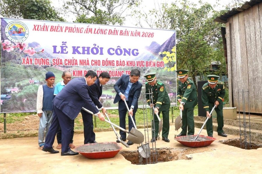 Lãnh đạo Quảng Trị và Bộ Tư lệnh BĐBP tri ân các Anh hùng liệt sĩ, hỗ trợ đồng bào khu vực biên giới