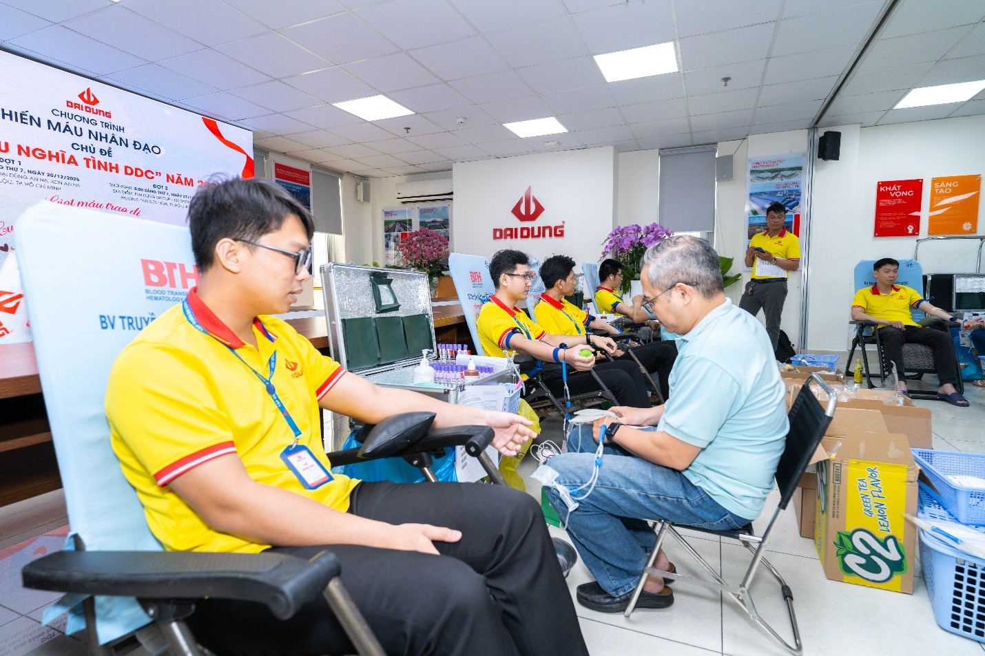 Hoạt động hiến m&aacute;u cứu người được đ&ocirc;ng đảo CBNV Đại Dũng hưởng ứng