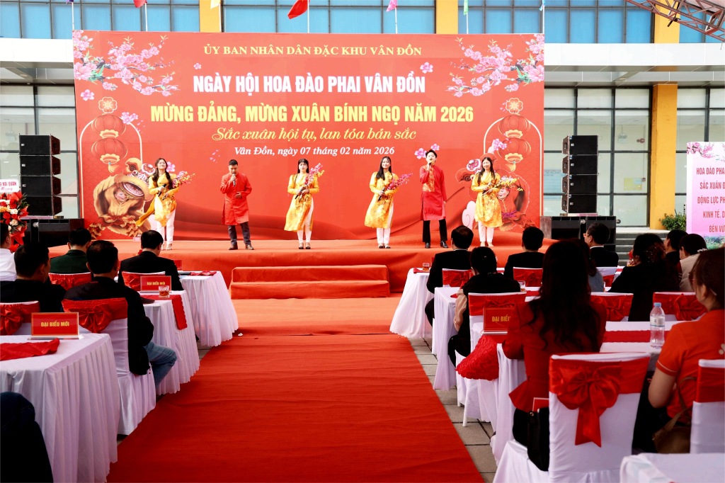 Khai mạc Ngày hội hoa đào phai Vân Đồn năm 2026