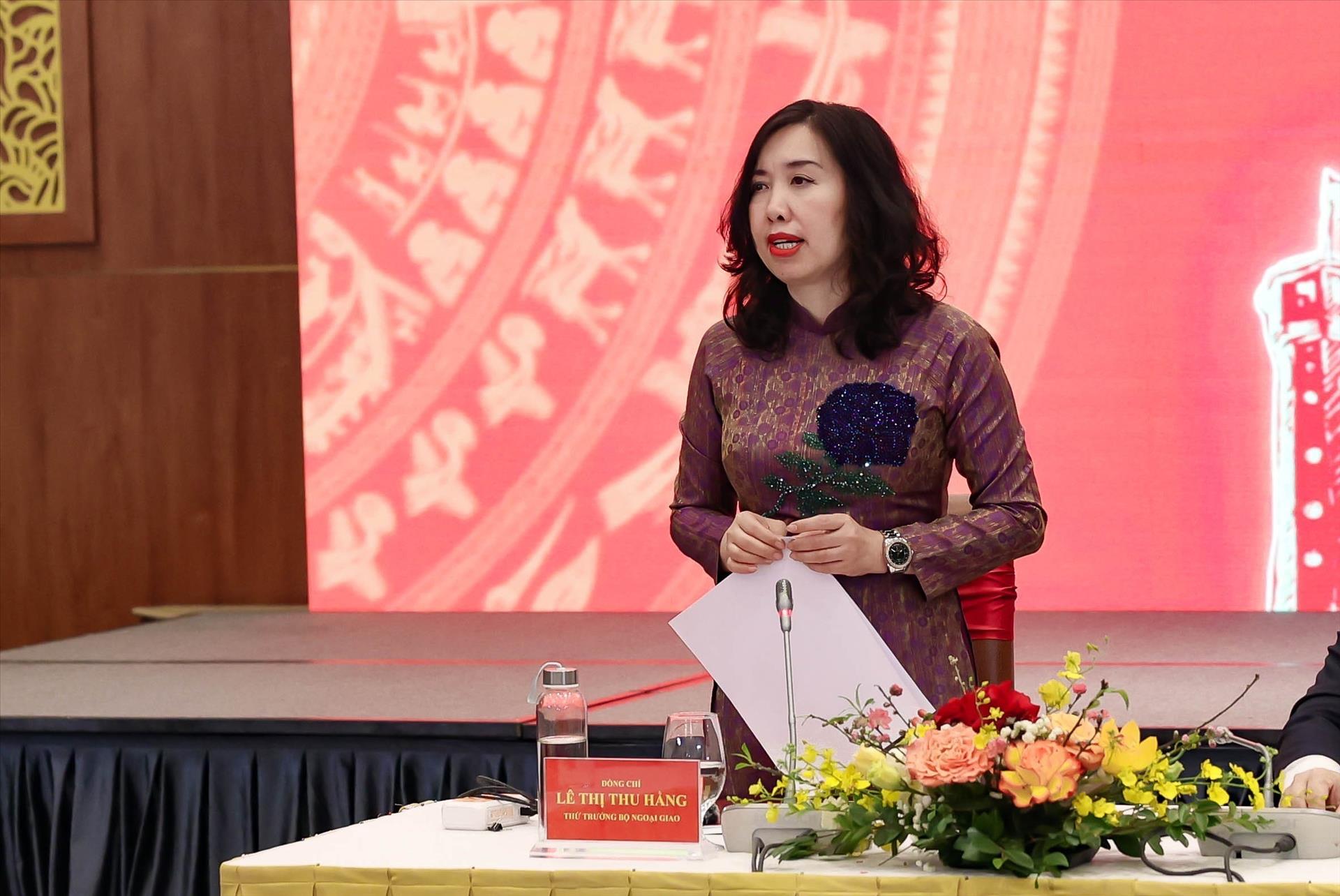 Thứ trưởng Bộ Ngoại giao L&ecirc; Thị Thu Hằng ph&aacute;t biểu tại buổi gặp mặt.