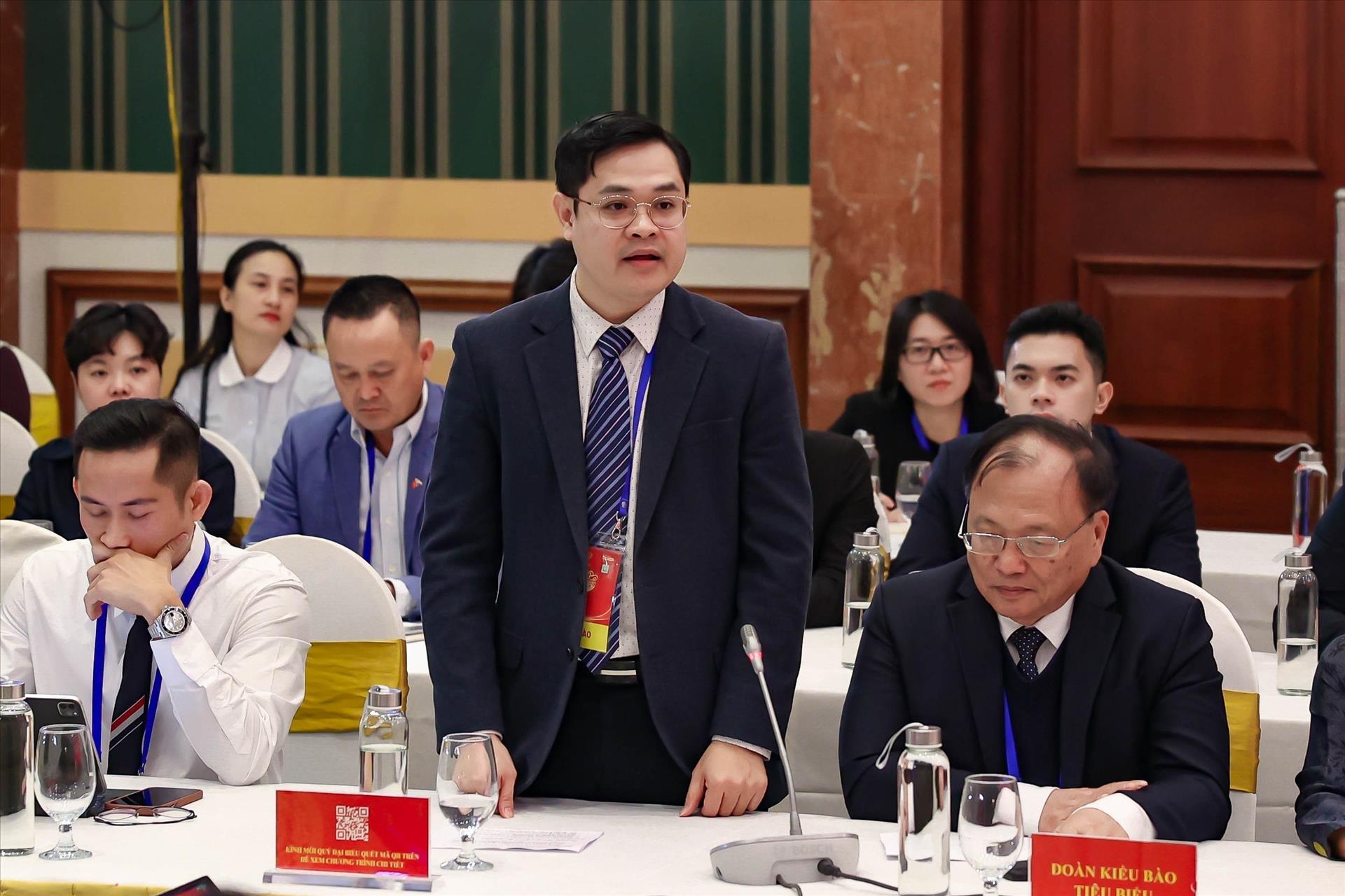 Đại diện kiều b&agrave;o ti&ecirc;u biểu ph&aacute;t biểu tại buổi gặp mặt.