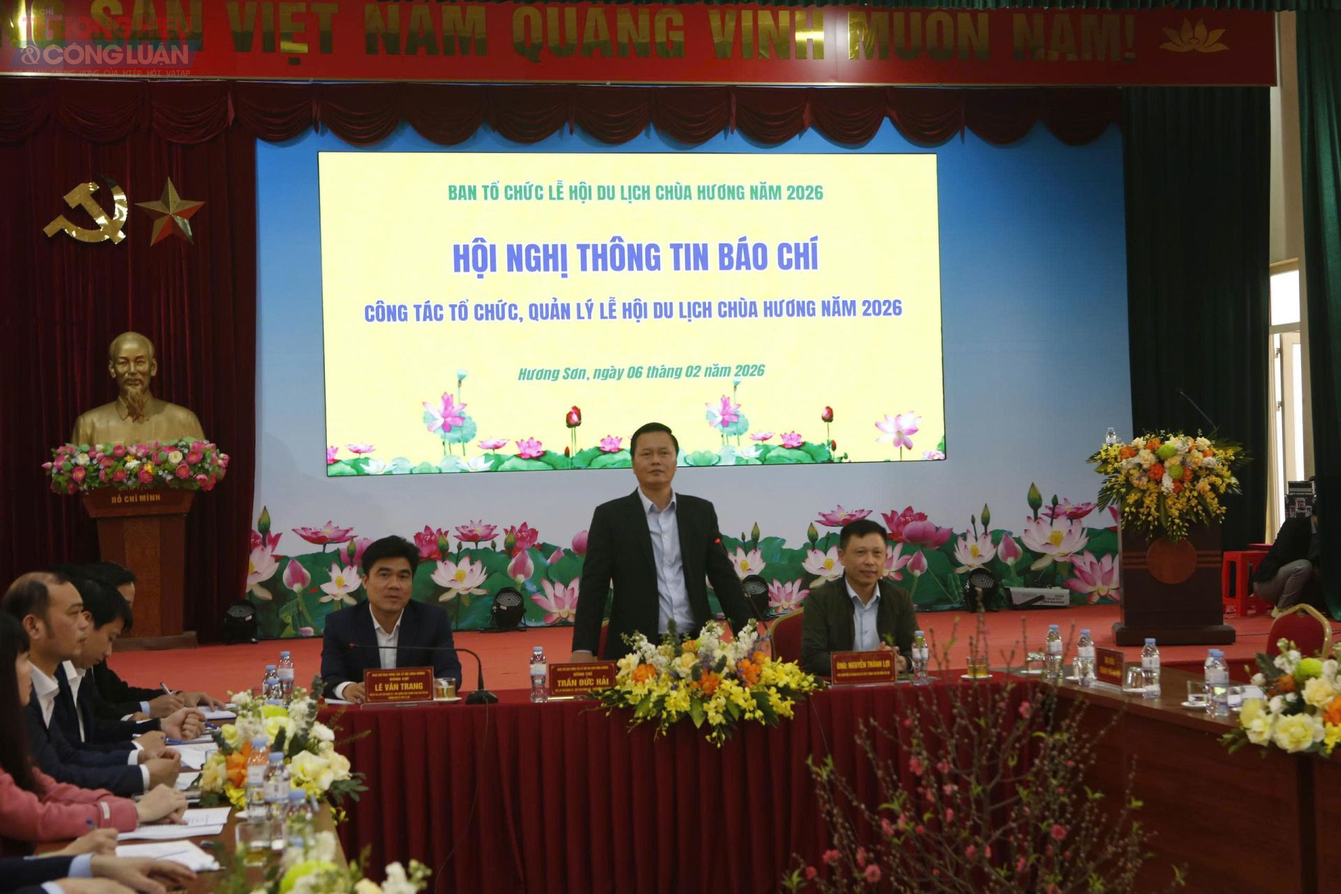 Hội nghị cung cấp th&ocirc;ng tin b&aacute;o ch&iacute; về c&ocirc;ng t&aacute;c tổ chức, quản l&yacute; Lễ hội du lịch Ch&ugrave;a Hương năm 2026.