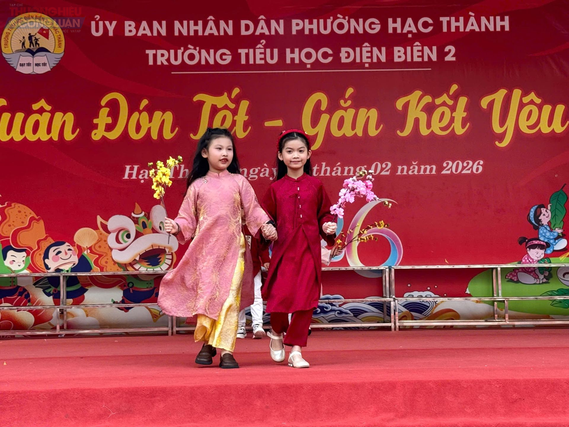 M&agrave;n tr&igrave;nh diễn thời trang của c&aacute;c em học sinh khối 1