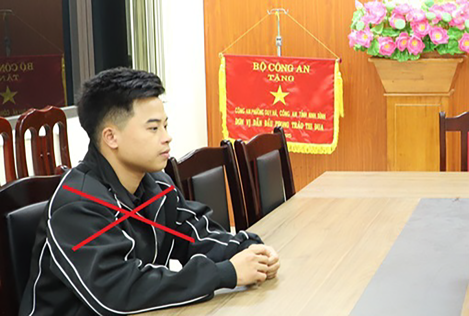 Đối tượng Trần Quốc Đại tại cơ quan c&ocirc;ng an. Ảnh: CACC