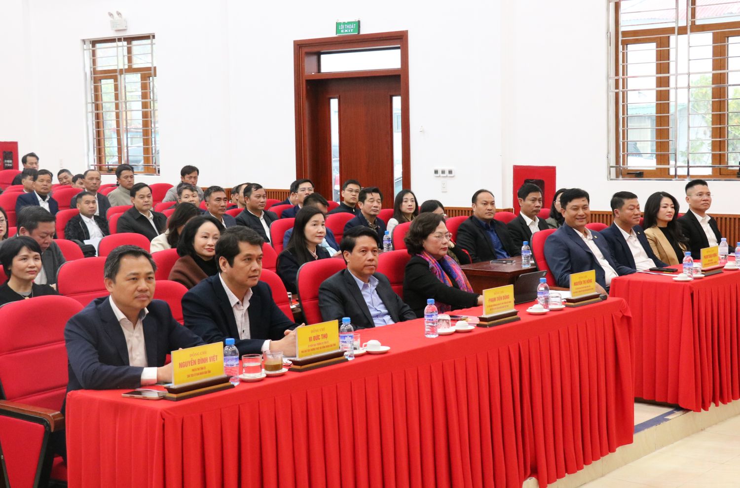 Thống đốc Ngân hàng Nhà nước Việt Nam thăm, tặng quà các gia đình người có công tỉnh Sơn La