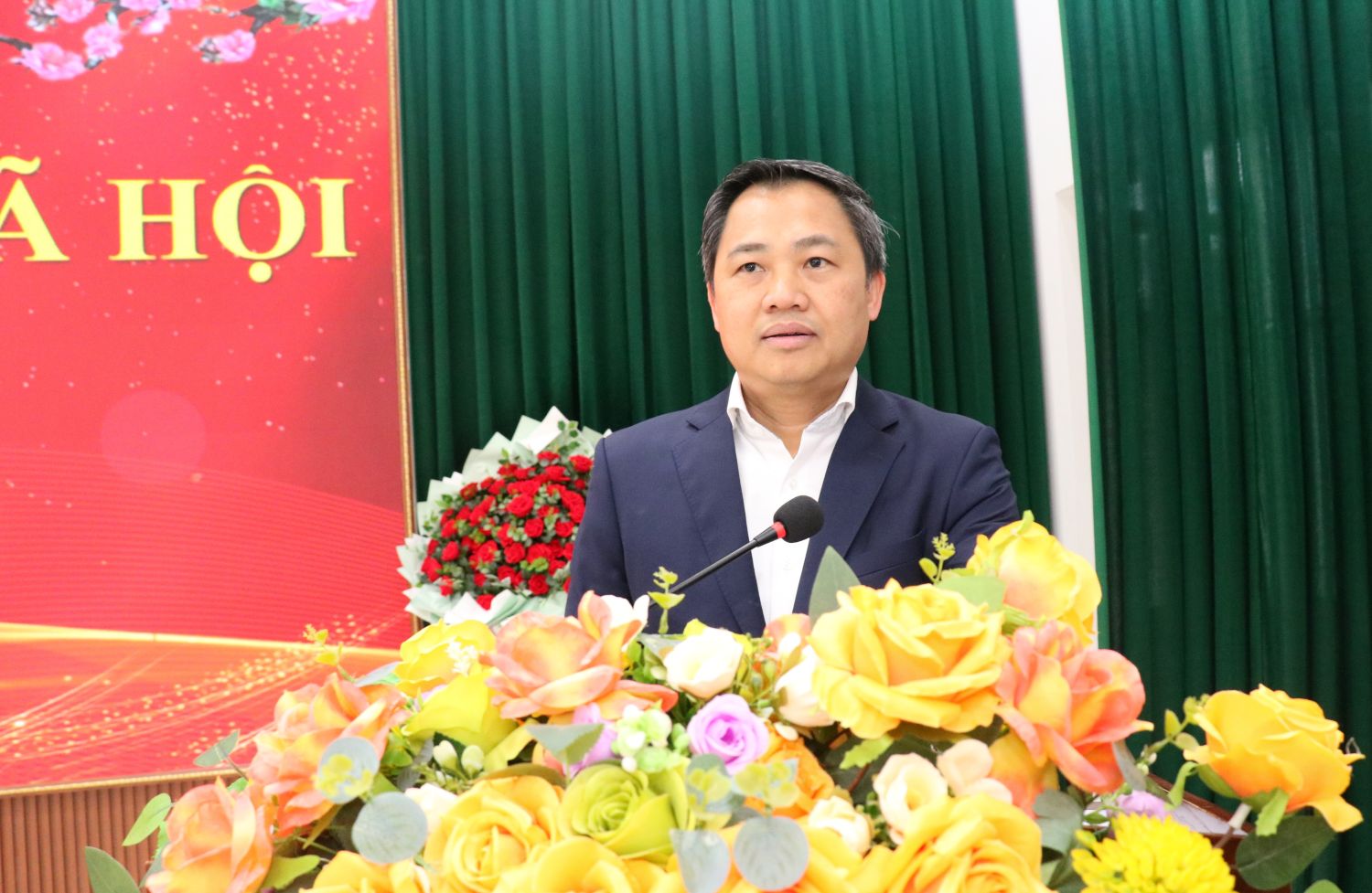 Đồng ch&iacute; Nguyễn Đ&igrave;nh Việt, Chủ tịch UBND tỉnh ph&aacute;t biểu tại chương tr&igrave;nh.