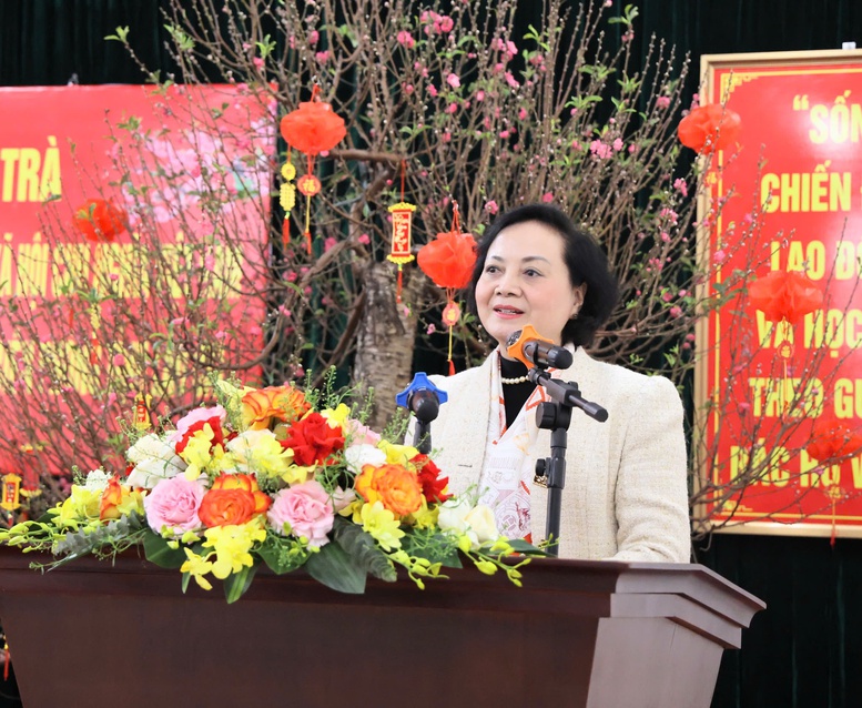 Ph&oacute; Thủ tướng đặc biệt biểu dương vai tr&ograve; của Đồn Bi&ecirc;n ph&ograve;ng B&aacute;t X&aacute;t trong việc gắn b&oacute; mật thiết với nh&acirc;n d&acirc;n, thực hiện tốt phương ch&acirc;m 