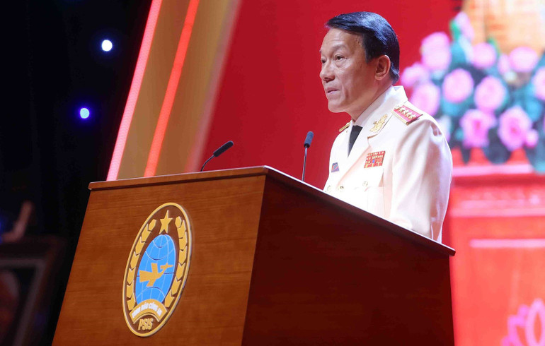 Đại tướng Lương Tam Quang, Ủy vi&ecirc;n Bộ Ch&iacute;nh trị, Bộ trưởng C&ocirc;ng an ph&aacute;t biểu tại buổi lễ. (Ảnh TTXVN)