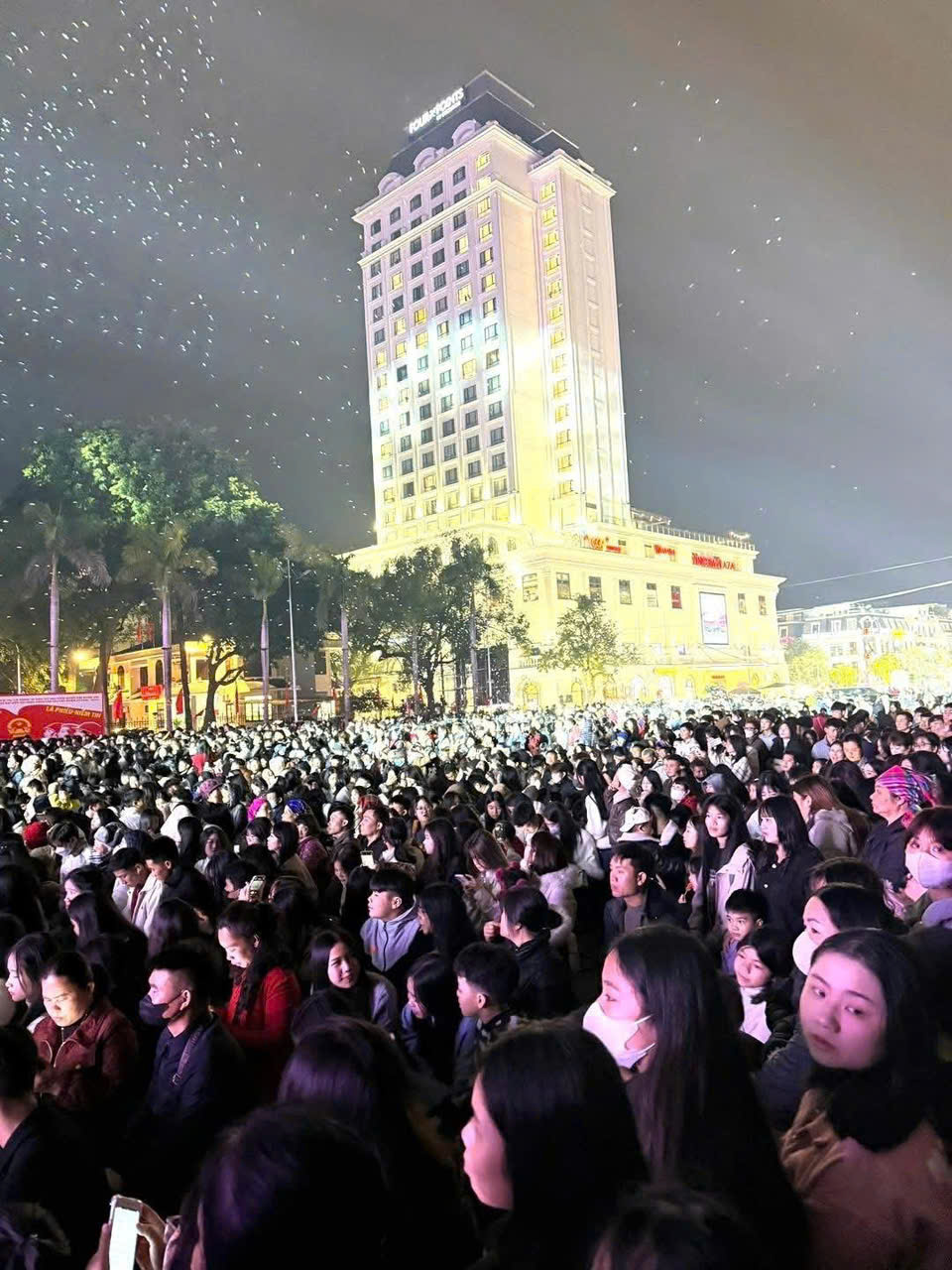 Lễ hội Hoa Đ&agrave;o Xứ Lạng năm 2026 gồm nhiều hoạt động phong ph&uacute; như giao lưu văn h&oacute;a, nghệ thuật, thể thao, tham quan kh&ocirc;ng gian hoa đ&agrave;o, x&uacute;c tiến du lịch v&agrave; thương mại,