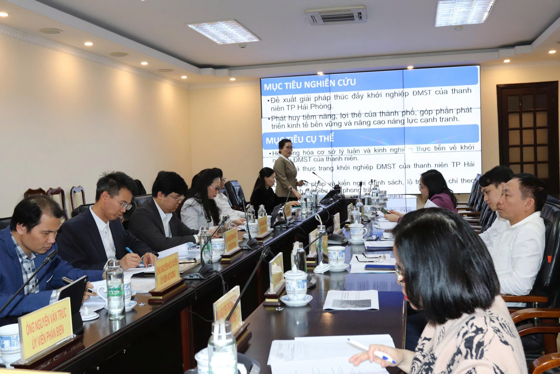 TS. Vương To&agrave;n Thu Thủy, Chủ nhiệm đề t&agrave;i tr&igrave;nh b&agrave;y tại Hội nghị.