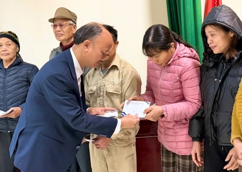 Hiệp hội Doanh nghiệp tỉnh Thanh Hóa trao nhiều phần quà Tết cho hộ nghèo, hộ có hoàn cảnh đặc biệt khó khăn