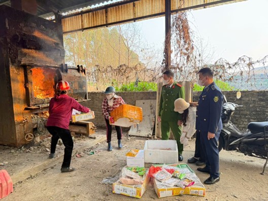 Bắc Ninh: Kiểm tra, xử lý thực phẩm không rõ nguồn gốc và thời trang giả mạo nhãn hiệu