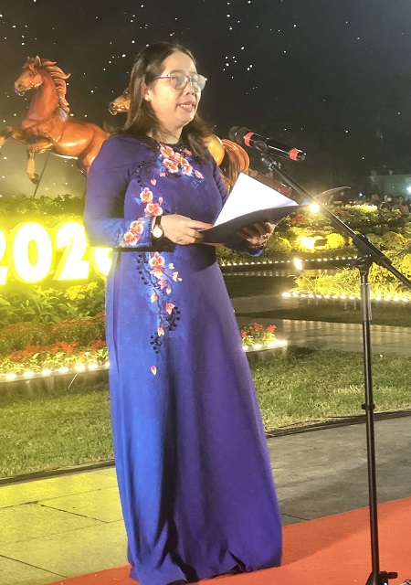 B&agrave; Đỗ Thị Diệu Hạnh ph&aacute;t biểu tại Lễ Kh&aacute;nh th&agrave;nh. Ảnh: VH