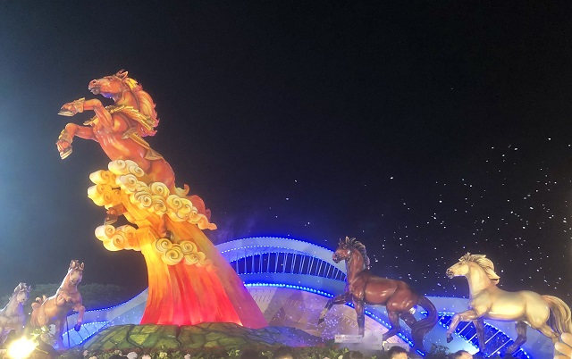 Cận cảnh cụm Linh vật ch&iacute;nh. Ảnh: Viết Hiền