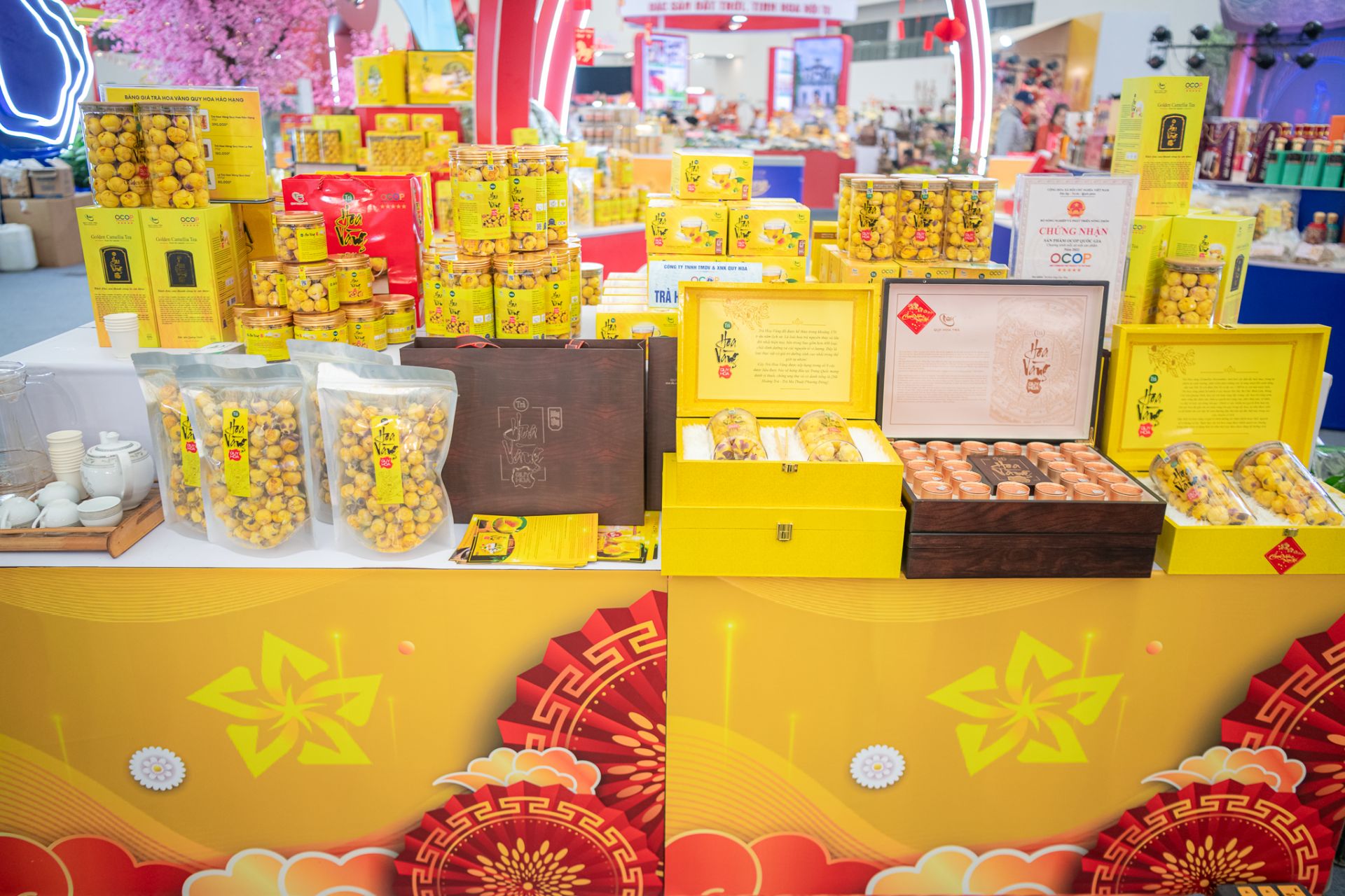 Tr&agrave; Hoa Quy V&agrave;ng - một đặc sản mới nổi của v&ugrave;ng đất Quảng Ninh, rất ph&ugrave; hợp l&agrave;m qu&agrave; ng&agrave;y Tết.