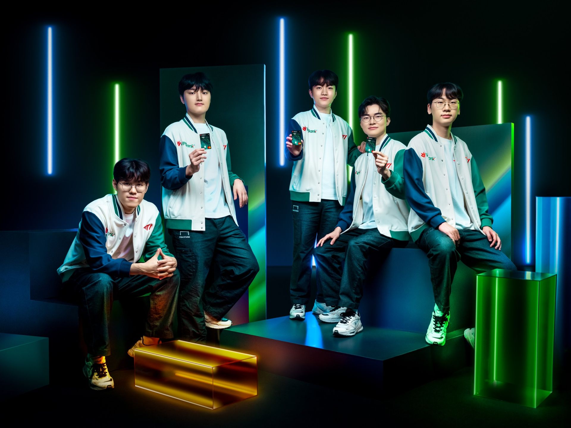 Mở thẻ sớm để c&oacute; cơ hội sở hữu phi&ecirc;n bản giới hạn với đủ chữ k&yacute; đội tuyển T1