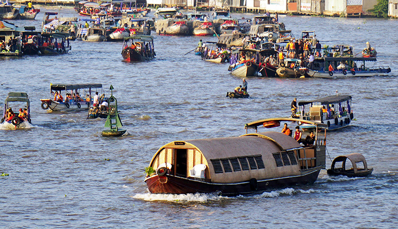 Cần Thơ: Tặng 400 phần quà Tết cho tiểu thương chợ nổi Cái Răng