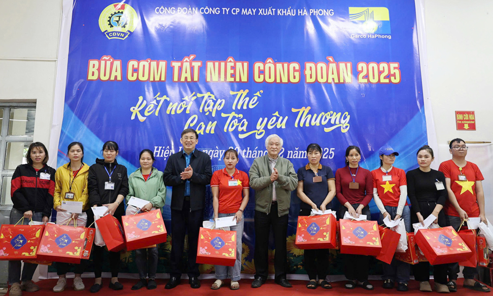 Bắc Ninh: Trao gần 12 nghìn suất quà đến đoàn viên, người lao động