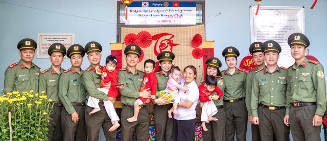 Đà Nẵng: Xuân về với các em nhỏ mồ côi