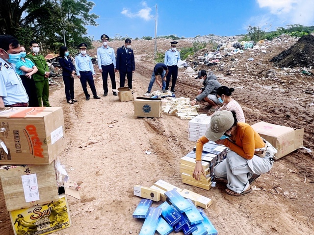 Quảng Trị: Giám sát tiêu hủy hơn 1.700 bao thuốc lá nhập lậu