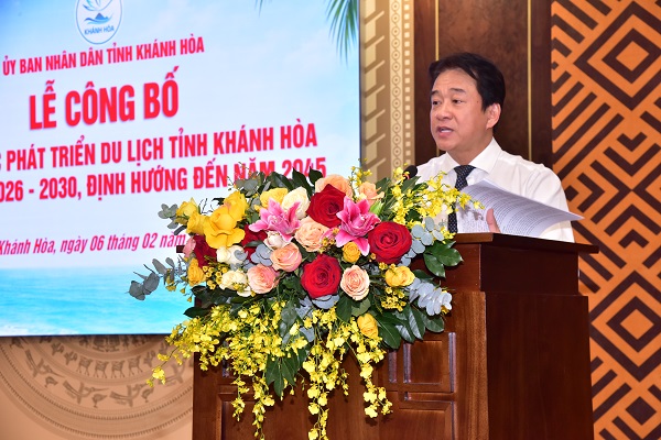 &Ocirc;ng Nguyễn Long Bi&ecirc;n- Ủy vi&ecirc;n BTV Tỉnh ủy, Ph&oacute; Chủ tịch Thường trực UBND tỉnh, đọc quyết định c&ocirc;ng bố của UBND tỉnh