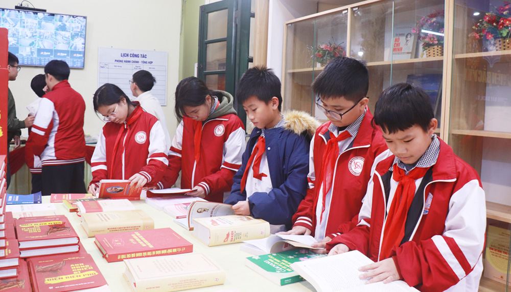 Bắc Ninh: Khai mạc trưng bày sách, báo kỷ niệm Ngày thành lập Đảng Cộng sản Việt Nam và đón Tết Nguyên đán.