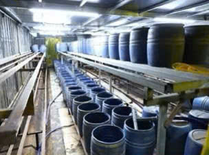 cơ quan chức năng ph&aacute;t hiện c&oacute; 362 lu nhựa đang sản xuất gi&aacute; đỗ