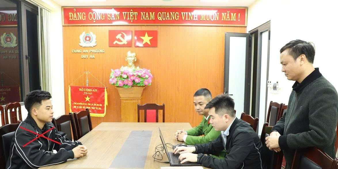 Chủ cơ sở sản xuất gi&aacute; đỗ Trần Quốc Đại tại cơ quan điều tra