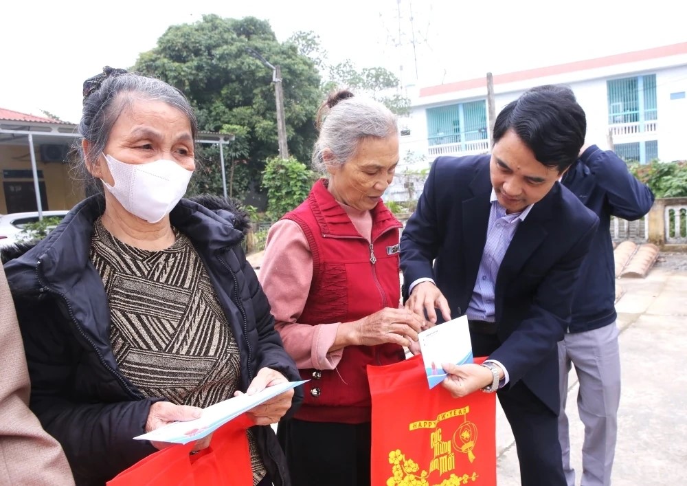 Lãnh đạo Liên minh Hợp tác xã Việt Nam thăm, tặng quà Tết các địa phương tại Thanh Hóa