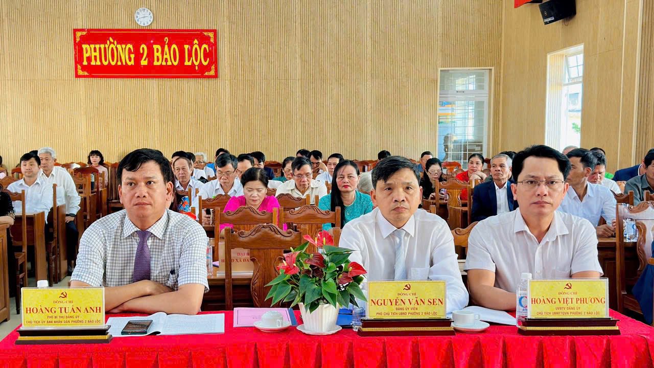 Ho&agrave;ng Tuấn Anh &ndash; Ph&oacute; B&iacute; thư Đảng ủy, Chủ tịch UBND phường; Ho&agrave;ng Việt Phương &ndash; Ủy vi&ecirc;n Ban Thường vụ Đảng ủy, Chủ tịch Ủy ban MTTQ Việt Nam phường