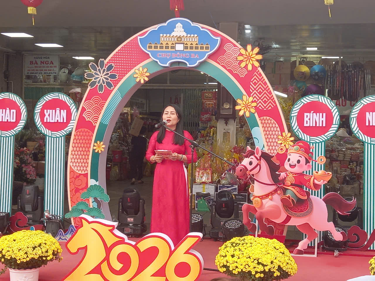 B&agrave; B&ugrave;i Thị Thu Hằng- Trưởng BQL Chợ Đ&ocirc;ng Ba
