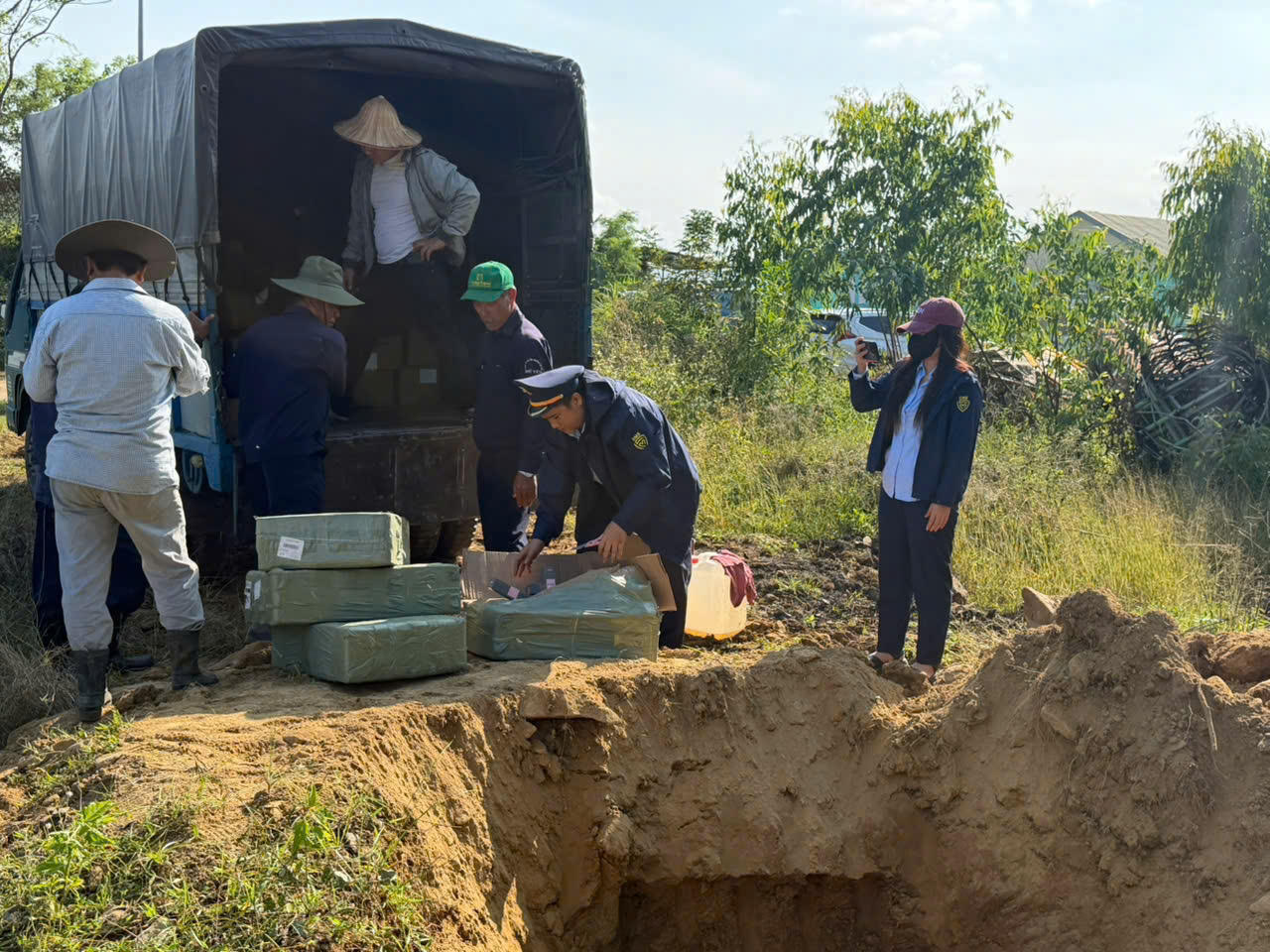 Đắk Lắk: Phạt 180 triệu đồng hai người kinh doanh mỹ phẩm, thực phẩm không rõ nguồn gốc