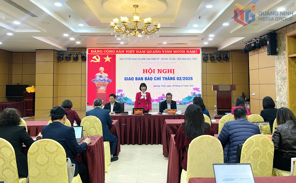 B&agrave; Nguyễn Thị Kim Nh&agrave;n, Ph&oacute; trưởng Ban Tuy&ecirc;n gi&aacute;o v&agrave; D&acirc;n vận Tỉnh ủy Quảng Ninh ph&aacute;t biểu tại hội nghị giao ban b&aacute;o ch&iacute; th&aacute;ng 2/2026
