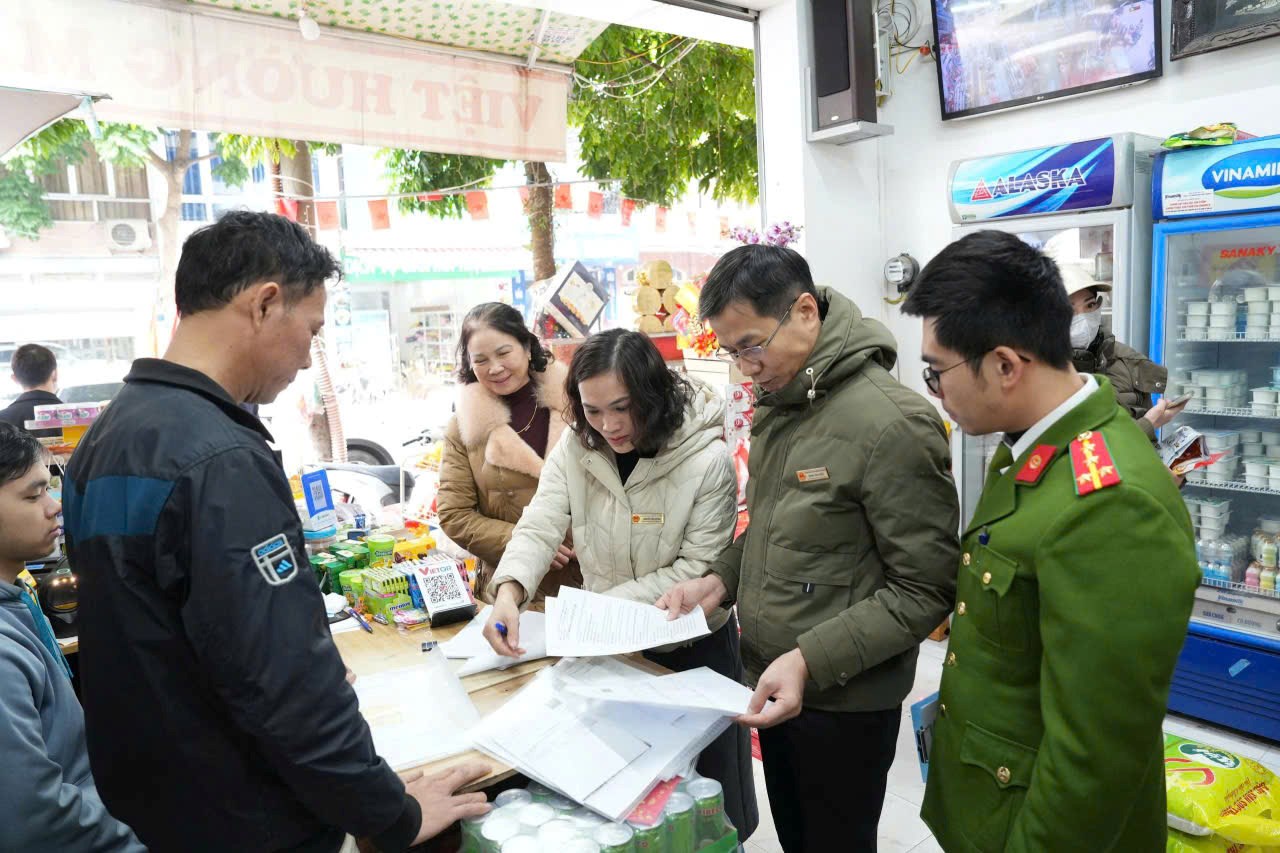 Hải Phòng: Công an phường Hải Dương tăng cường kiểm tra các cơ sở kinh doanh thực phẩm