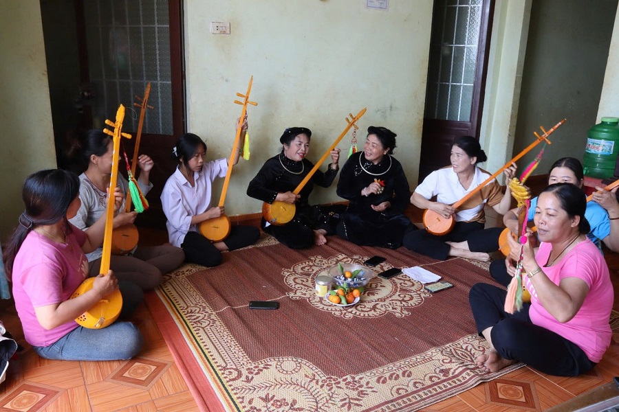 Sinh hoạt văn nghệ trong nh&acirc;n d&acirc;n x&atilde; Ph&uacute;c Thọ L&acirc;m H&agrave;.