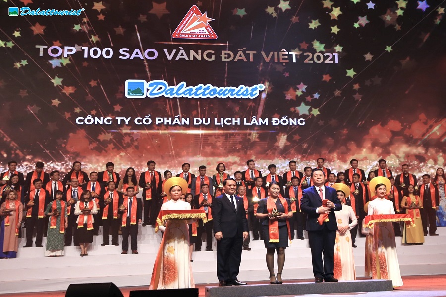 Lễ trao giải thưởng Sao V&agrave;ng đất Việt 2021, diễn ra v&agrave;o ng&agrave;y 30/3/2022 tại H&agrave; Nội nhằm t&ocirc;n vinh Thương hiệu ti&ecirc;u biểu Việt Nam, được Trung ương Hội Li&ecirc;n hiệp Thanh ni&ecirc;n Việt Nam v&agrave; Trung ương Hội Doanh nh&acirc;n trẻ Việt Nam tổ chức với chủ đề '&Aacute;nh s&aacute;ng của tương lai'.