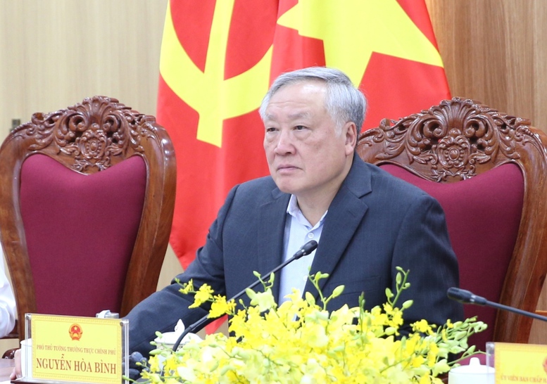 Ph&oacute; Thủ tướng Thường trực Ch&iacute;nh phủ Nguyễn H&ograve;a B&igrave;nh nhấn mạnh, việc x&acirc;y dựng, h&igrave;nh th&agrave;nh Trung t&acirc;m lọc h&oacute;a dầu v&agrave; năng lượng quốc gia tại Khu kinh tế Dung Quất l&agrave; một cơ hội rất lớn đối với Quảng Ng&atilde;i - Ảnh: VGP/Nguyễn Ho&agrave;ng