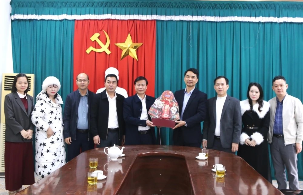 Đo&agrave;n c&ocirc;ng t&aacute;c của Li&ecirc;n minh HTX Việt Nam thăm, ch&uacute;c tết Li&ecirc;n minh HTX tỉnh Thanh H&oacute;a.