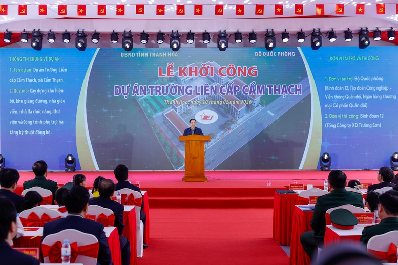 Thủ tướng Phạm Minh Ch&iacute;nh ph&aacute;t biểu tại lễ khởi c&ocirc;ng dự &aacute;n Trường li&ecirc;n cấp Cẩm Thạch - Ảnh: VGP/Nhật Bắc