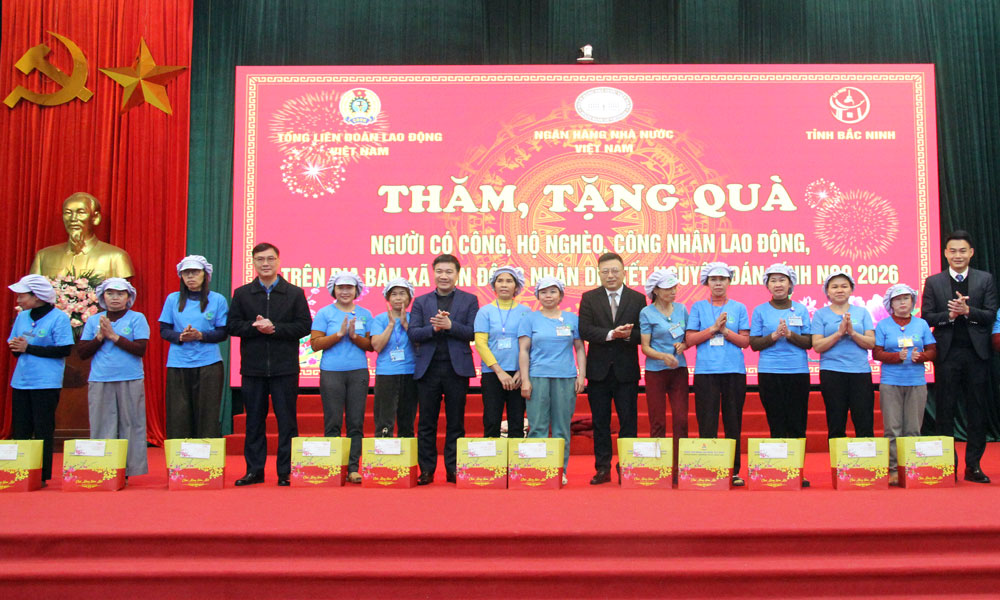 Bắc Ninh: 500 hộ nghèo, công nhân lao động hoàn cảnh khó khăn xã Sơn Động nhận quà Tết